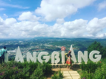 Đỉnh Lang Biang – Ngắm Nhìn Toàn Cảnh Đà Lạt Huyền Ảo Từ Trên Cao Đỉnh Lang Biang – Ngắm Nhìn Toàn Cảnh Đà Lạt Huyền Ảo Từ Trên Cao