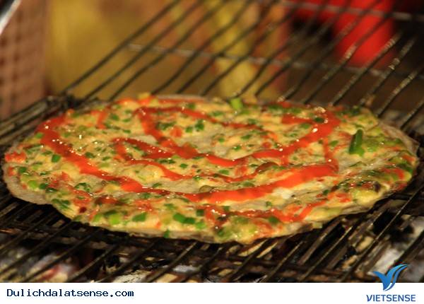 Bánh Tráng Nướng Trứng Nóng Hổi Giữa Đêm Đông Đà Lạt