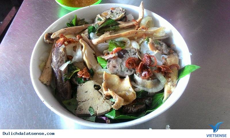 Bánh ướt lòng gà đặc sản ở Đà Lạt - Ảnh 1