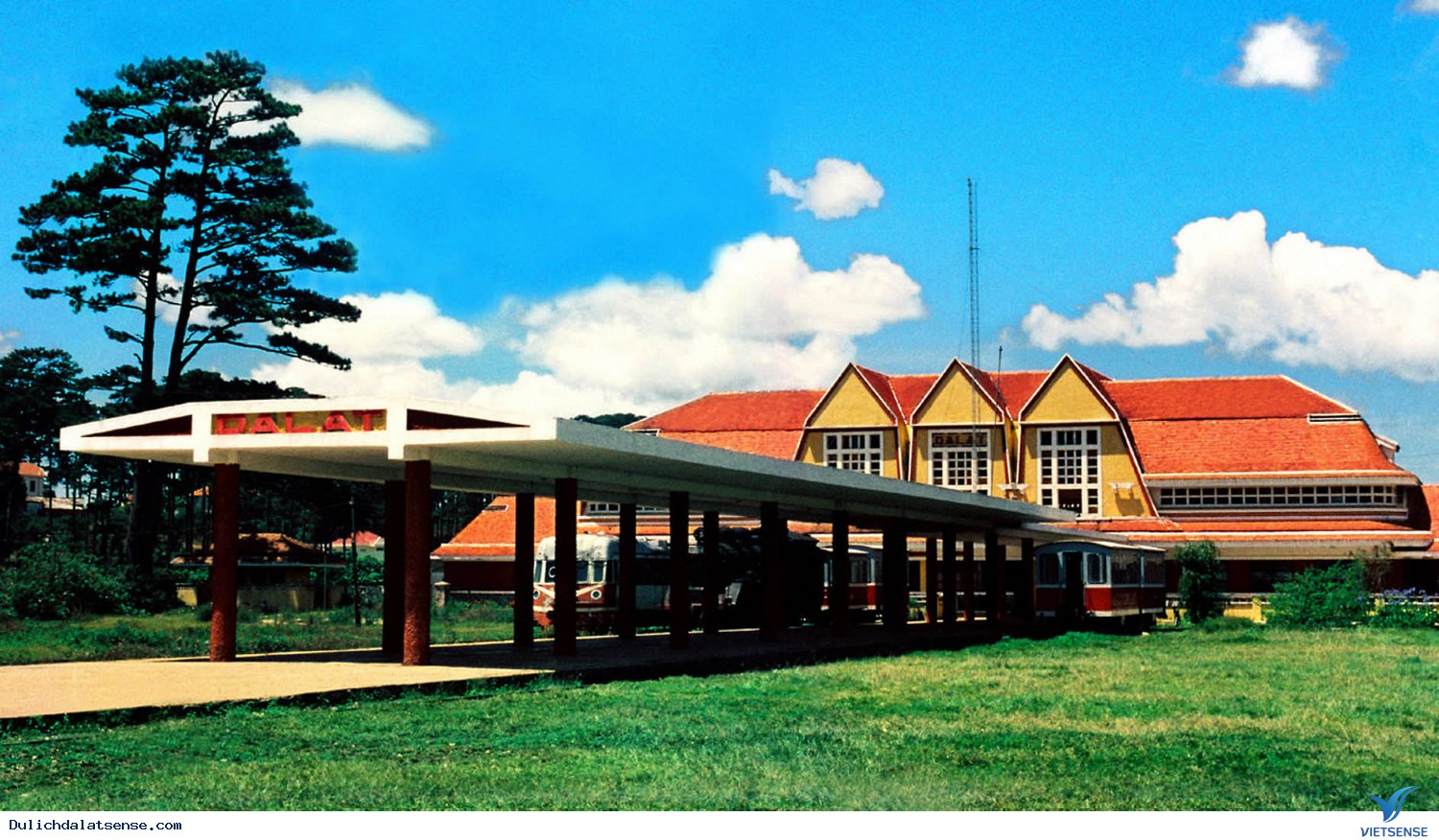 Ga Đà Lạt có thêm hai toa tàu phục vụ khách thăm quan - Ảnh 2 Ga Đà Lạt có thêm hai toa tàu phục vụ khách thăm quan - Ảnh 2