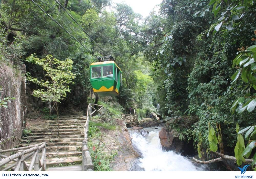 Đi cáp treo ngắm thác và rừng xanh trên cao Đi cáp treo ngắm thác và rừng xanh trên cao